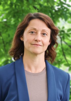 Headshot of Jennifer Russell